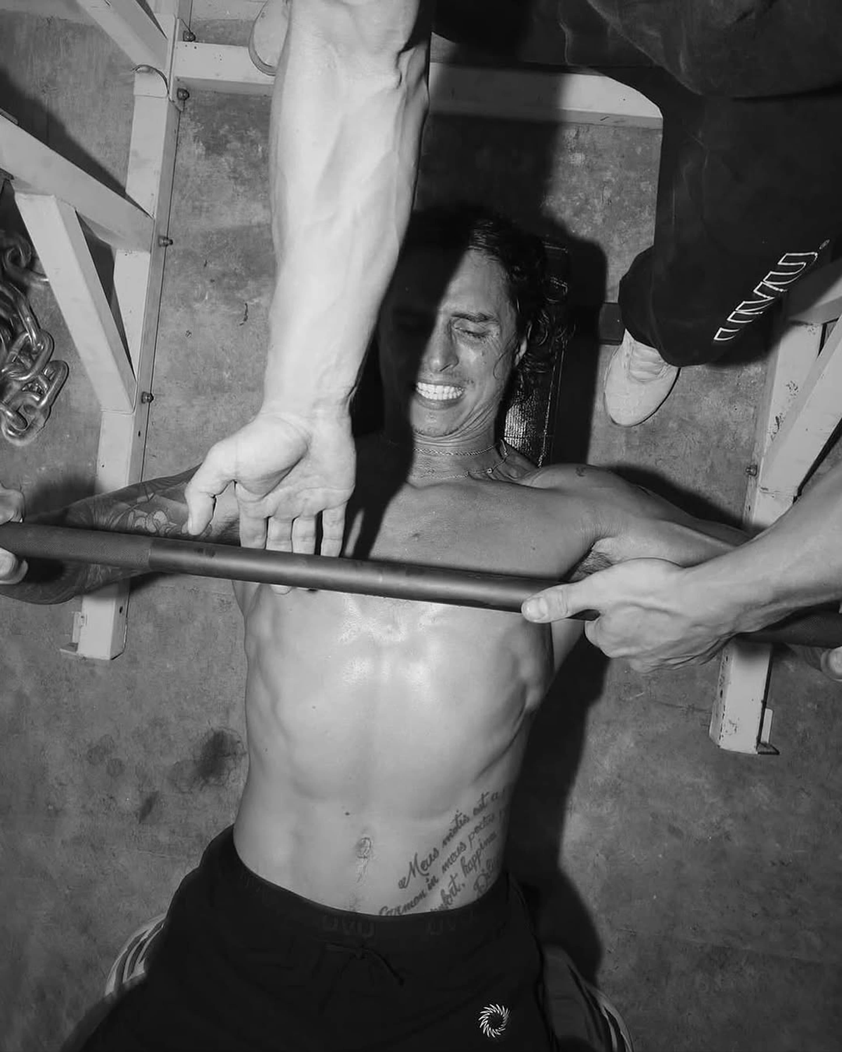 Lifter between sets in a gym
